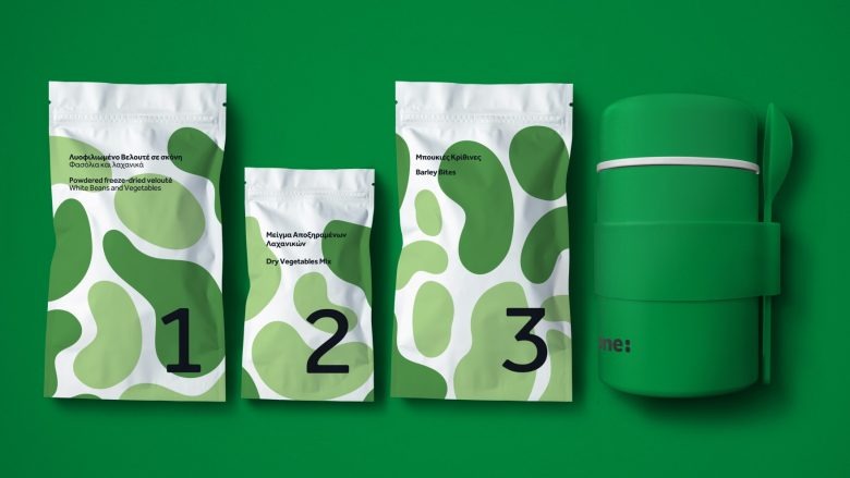 Пакеты с продуктами и контейнер All in One