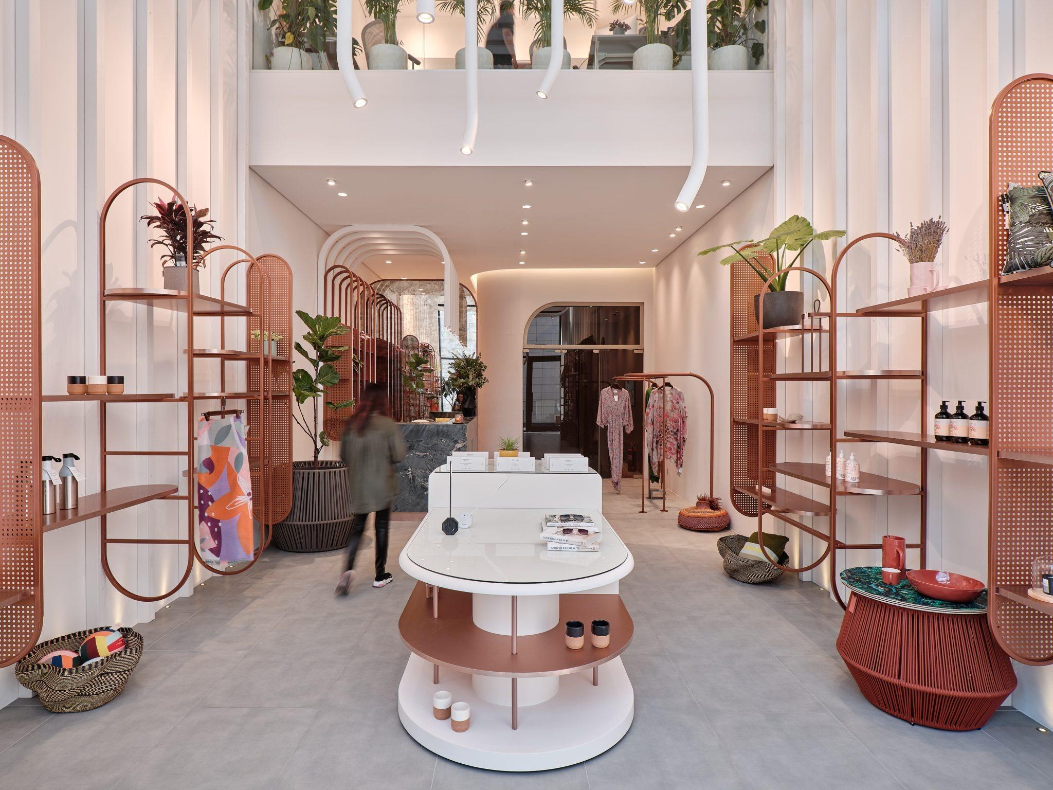 Панорамный вид интерьера магазина Aila Lifestyle