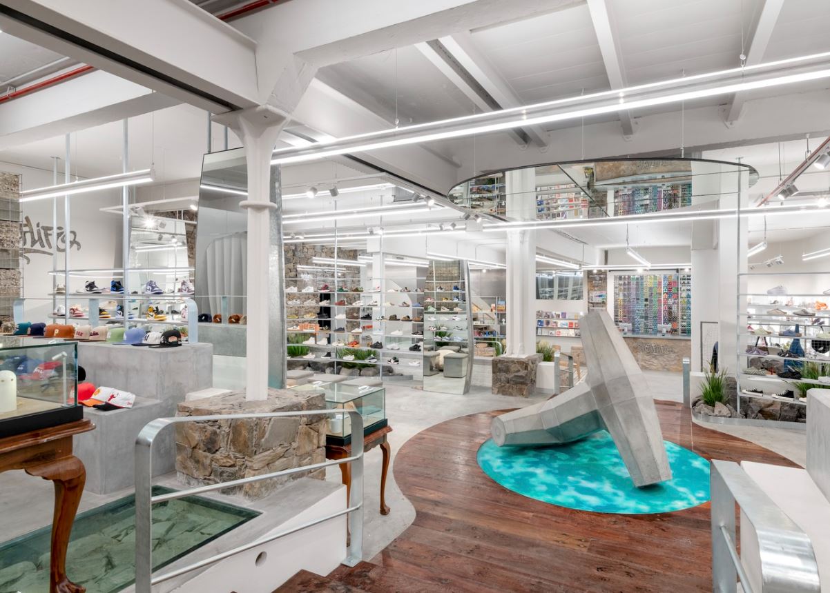 Панорамный вид интерьера магазина Shelflife