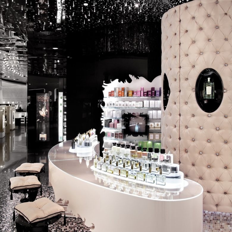 Парфюмерная стойка с мягкой обивкой The story of scents