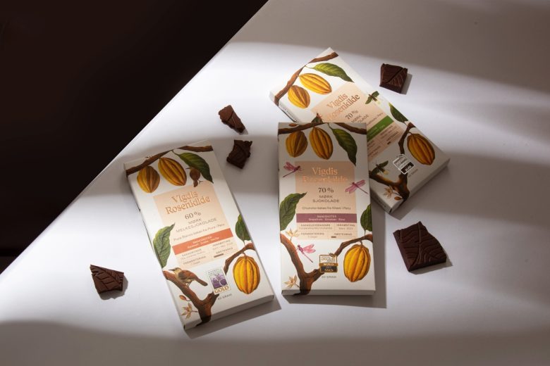 Плитки шоколада на светлом фоне Vigdis Rosenkilde
