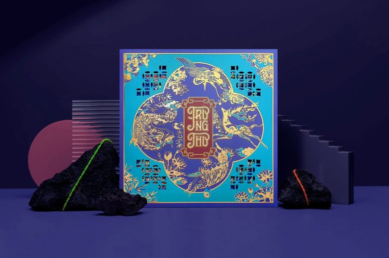 Подарочная коробка лунных пряников Бирюзовая с золотым орнаментом Tu Binh Mooncakes