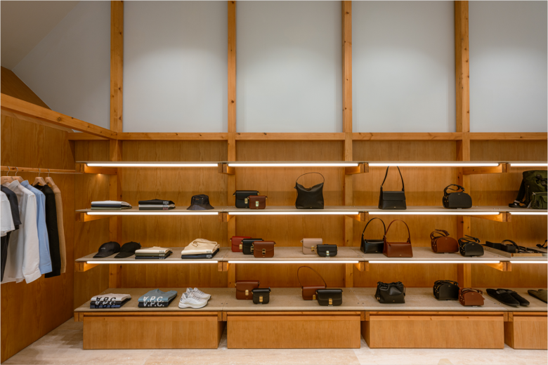 Полки с сумками и аксессуарами A.P.C. store