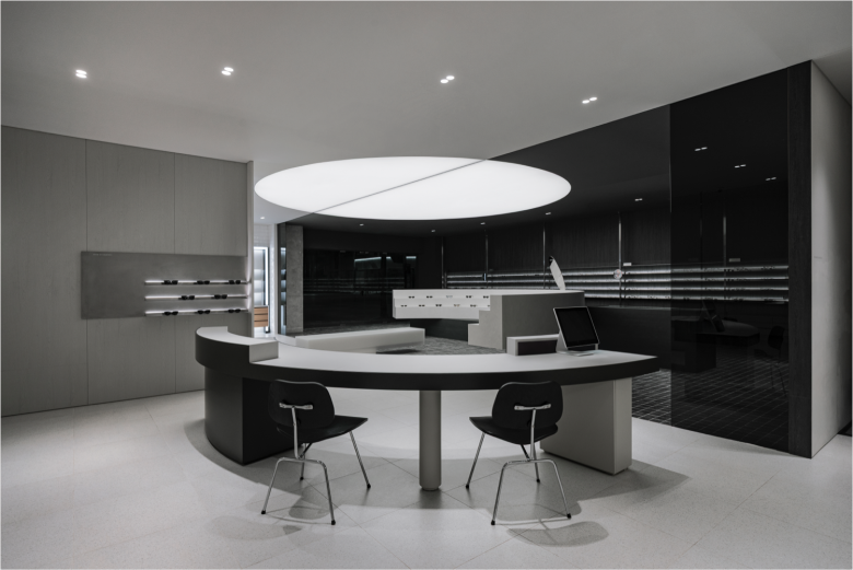 Полукруглый стол для клиентов Glass Star store