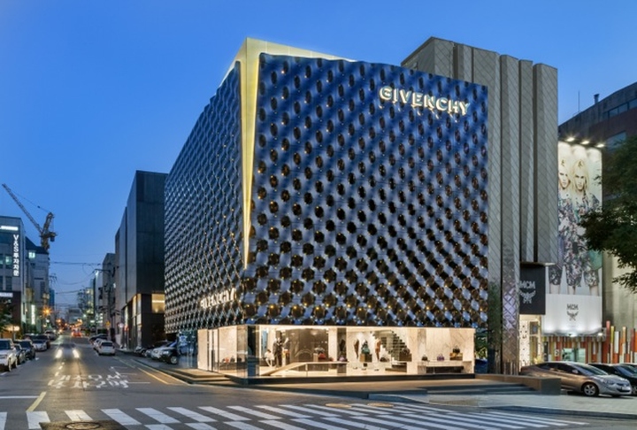 Необычные фасады магазинов. Экстерьер бутика Givenchy flagship в Южной Корее