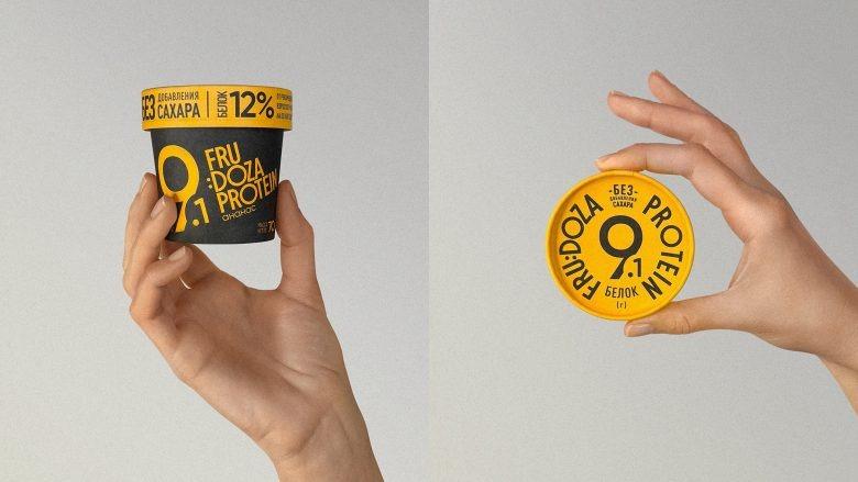 Протеиновое мороженое и крышка в руках FRU_DOZA Protein Ice Cream