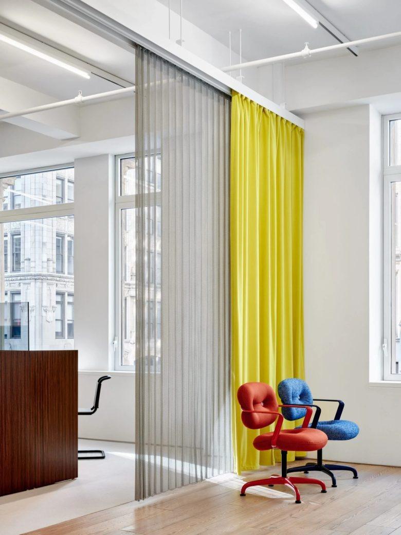 Рабочая зона с креслами Knoll flagship showroom