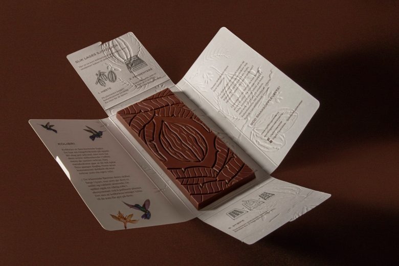 Шоколадная плитка в раскрытой упаковке Vigdis Rosenkilde