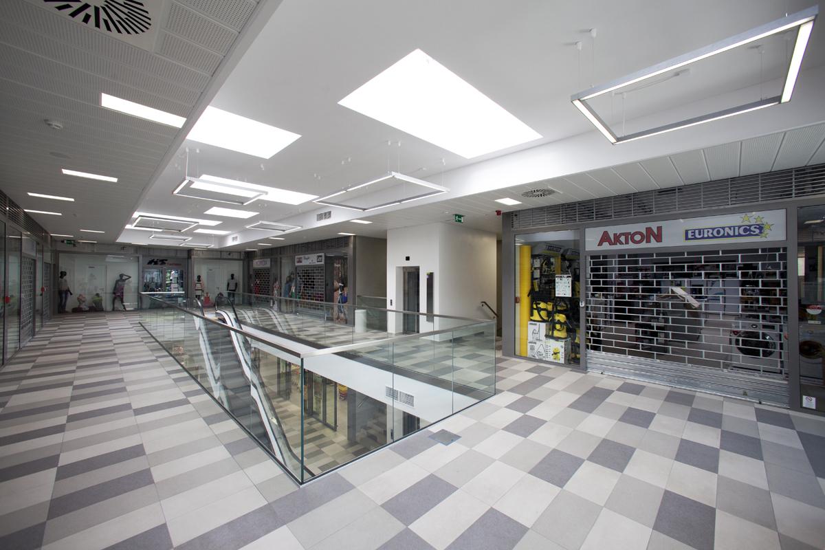 Необычный дизайн интерьера торгового центра в Словакии