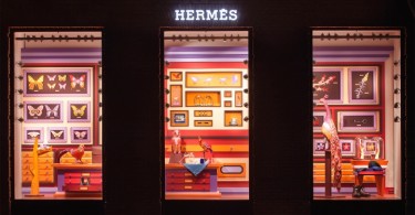 Зачарованный лес из обрезков кожи и бумаги в магазине Hermès, Шанхай, Китай