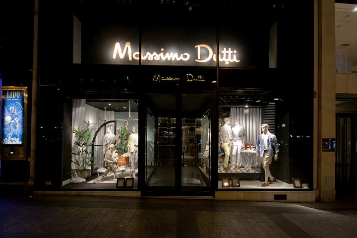 Внешний вид витрины Massimo Dutti 