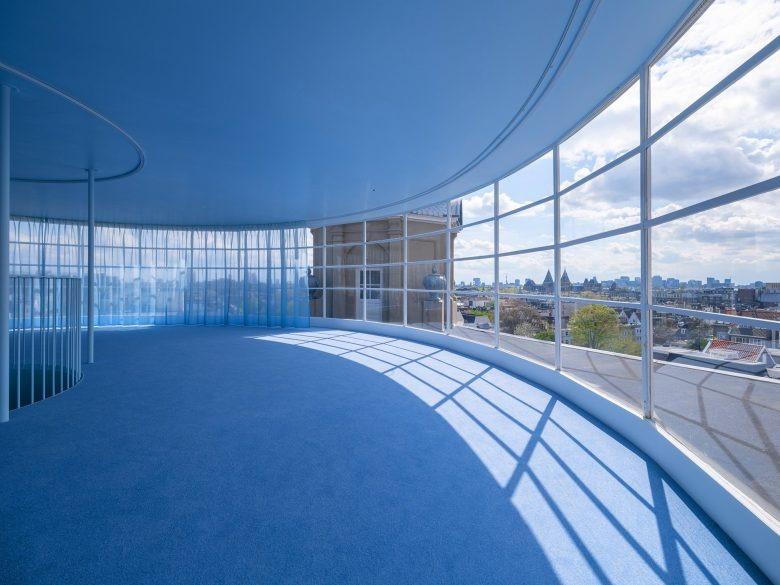 Синий зал NIO House Amsterdam