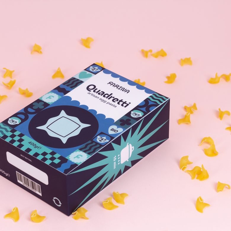 Синяя упаковка продукции Farina