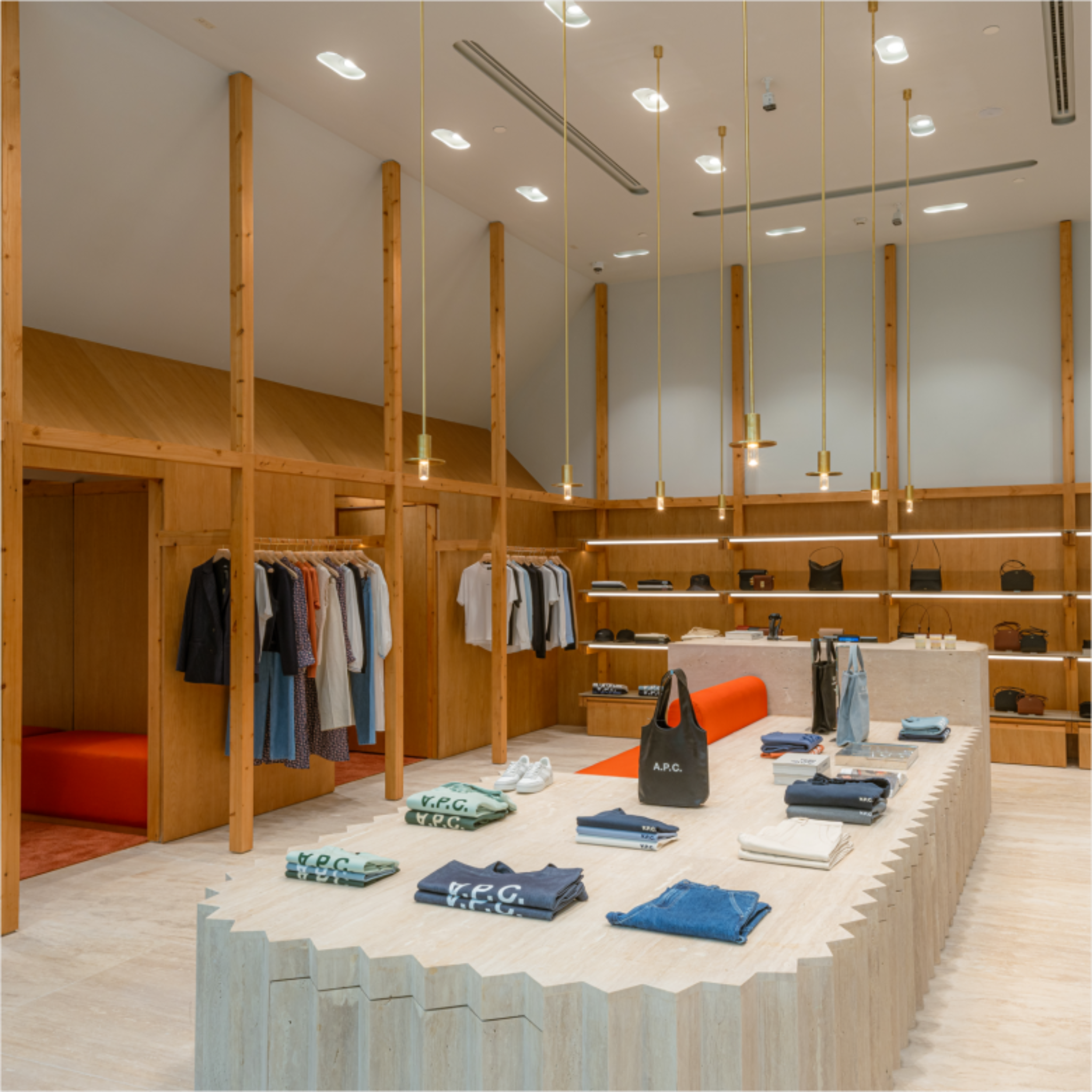 Торговый зал с островным столом A.P.C. store