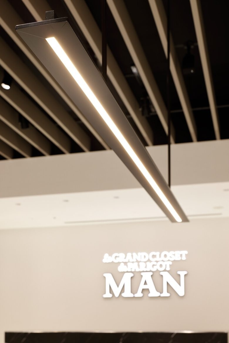 Светильник и логотип Le GRAND CLOSET de PARIGOT _ MAN