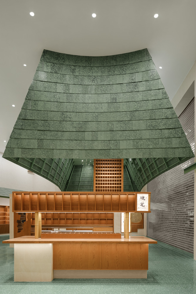 Центральная стойка магазина XIEZI крупный план