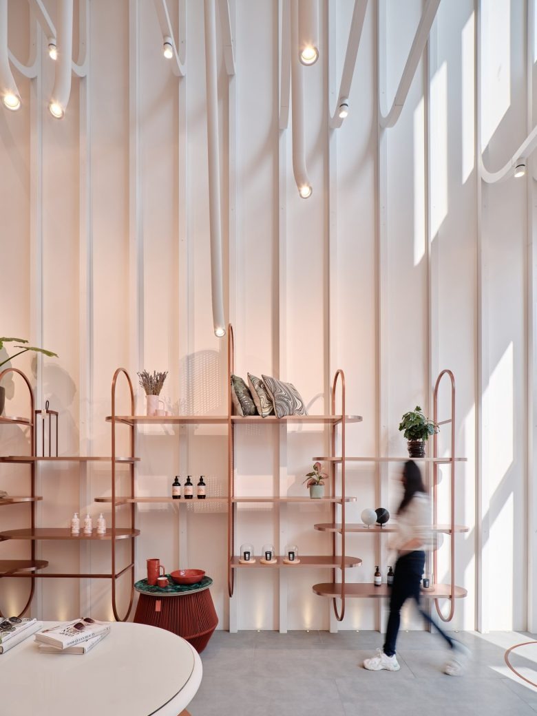 Торговая стена с подсветкой Aila Lifestyle