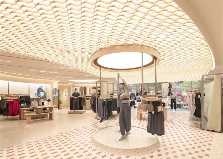 Торговый зал lululemon