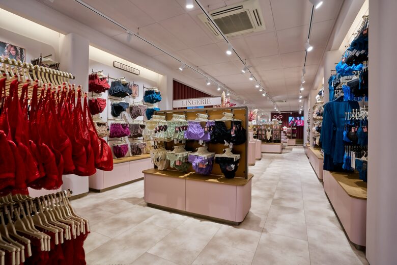Торговый зал с ассортиментом нижнего белья Hunkemöller new retail concept