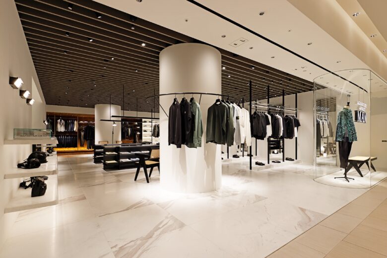 Торговый зал с колонной Le GRAND CLOSET de PARIGOT _ MAN