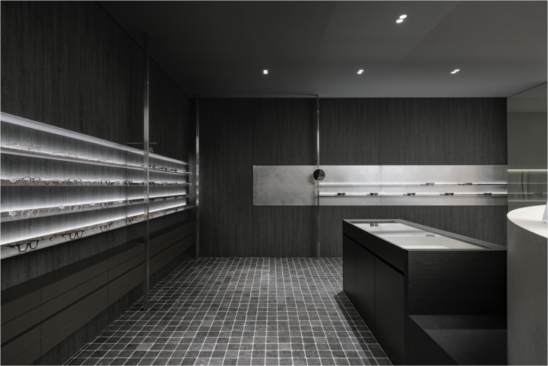 Торговый зал витрины у стены Glass Star store