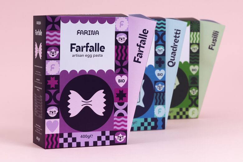 Три упаковки продукции Farina