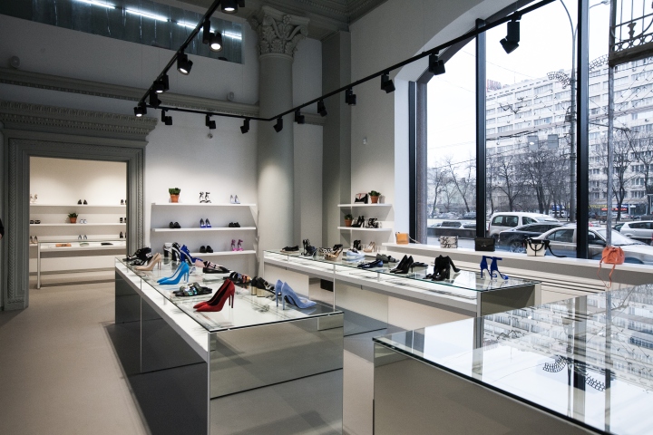 Витрина обувного магазина Porta 9 Shoe Concept в России