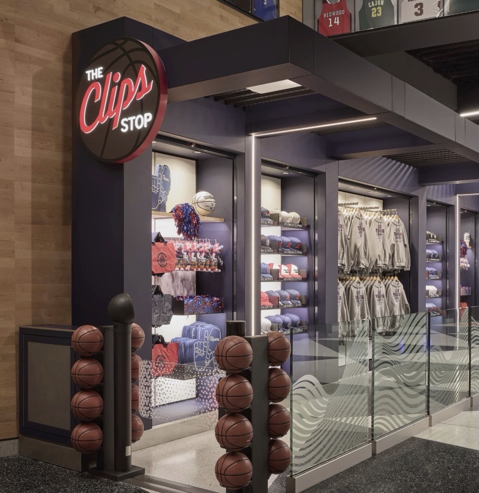 Вход в фирменный магазин LA Clippers
