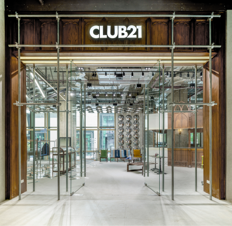 Вход в магазин Club 21 flagship store