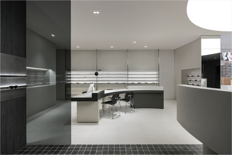 Вход в магазин Glass Star store