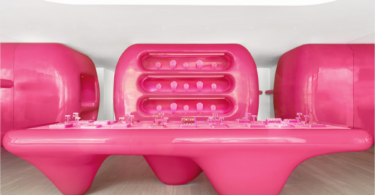 Вид на витрины с товаром Viva La Vika x CHOUX store