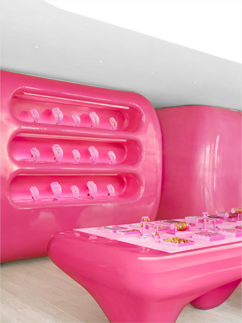 Витрина и стол-витрина розовые Viva La Vika x CHOUX store