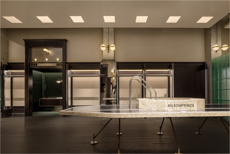 Выставочный стол MASONPRINCE store