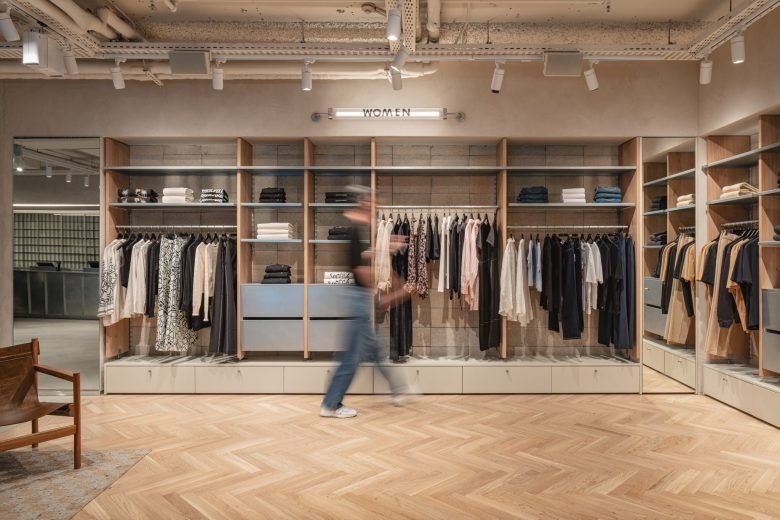 Женский отдел одежды в интерьере магазина Story Eilat store