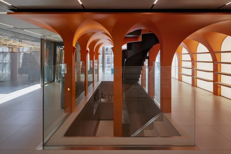 Зона лестницы Yongsan Francoreen HQ