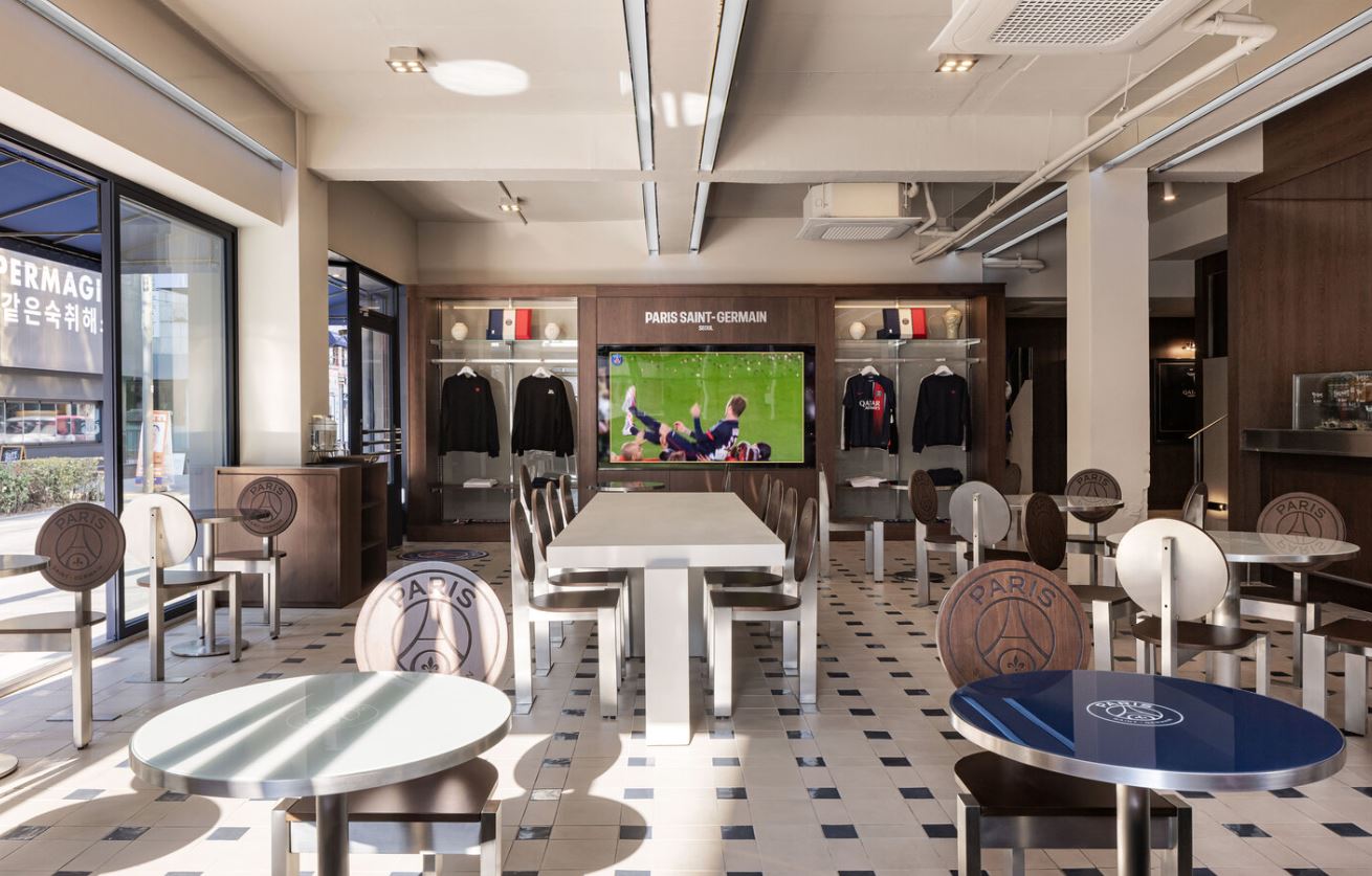 Зона отдыха магазина Paris Saint-Germain