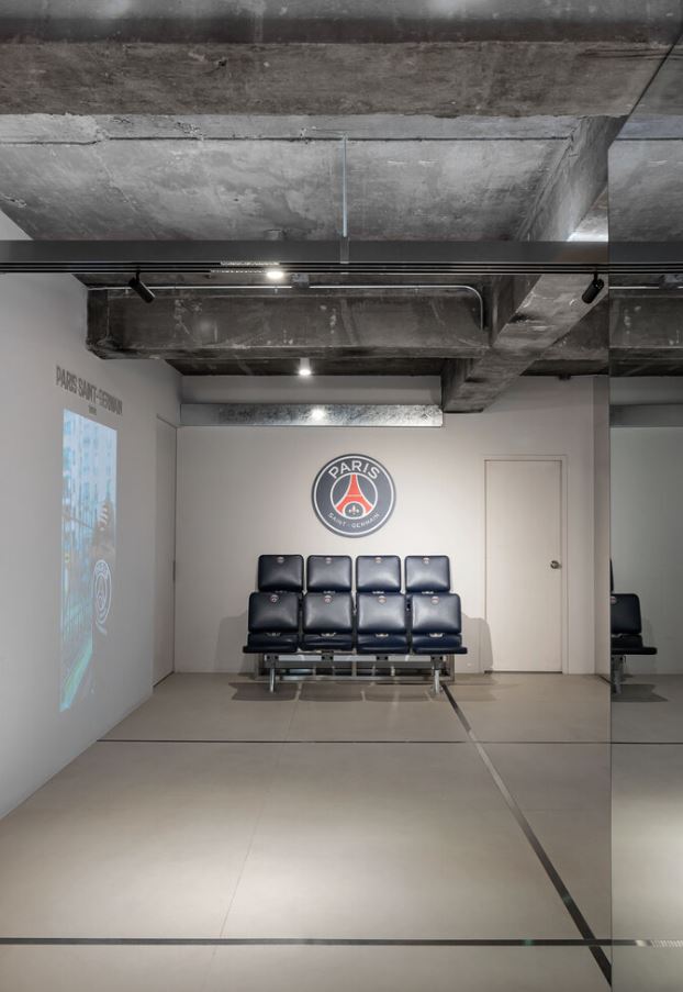 Зона ожидания магазина Paris Saint-Germain