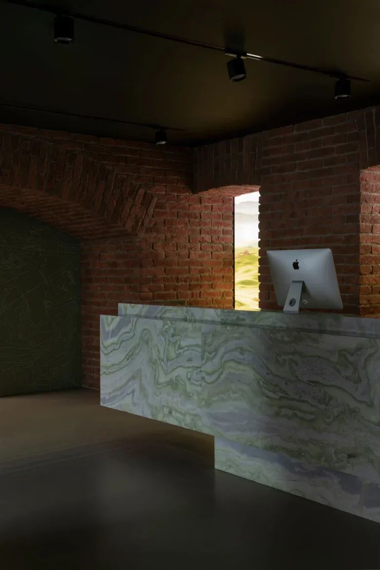 Зона ресепшена с мраморной стойкой NUDE STORY store