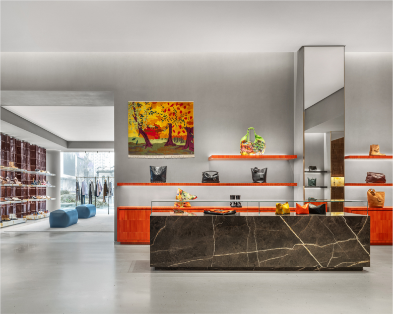 Зона с колонной Casa LOEWE