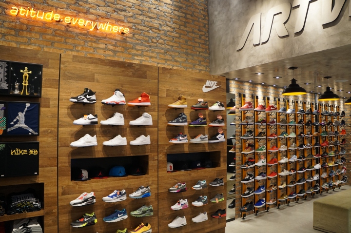 Сногшибательное оформление магазина фирменной спортивной обуви ARTWALK в Сан-Паулу