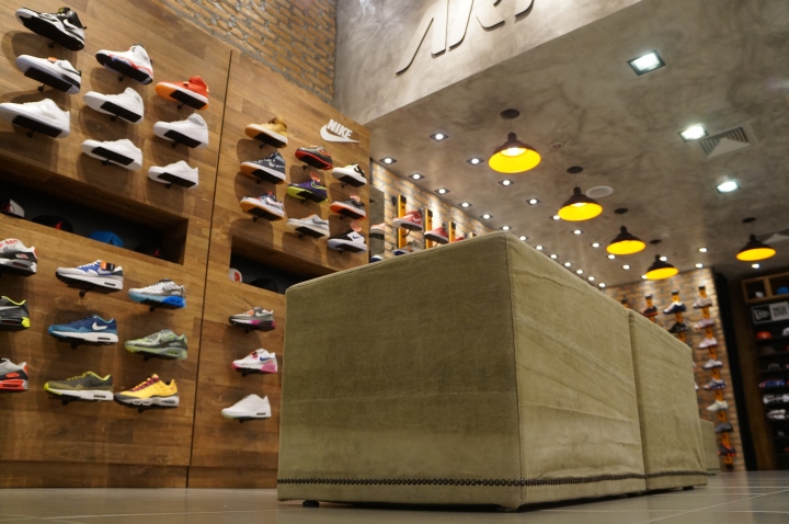 Бесподобное оформление магазина фирменной спортивной обуви ARTWALK в Сан-Паулу