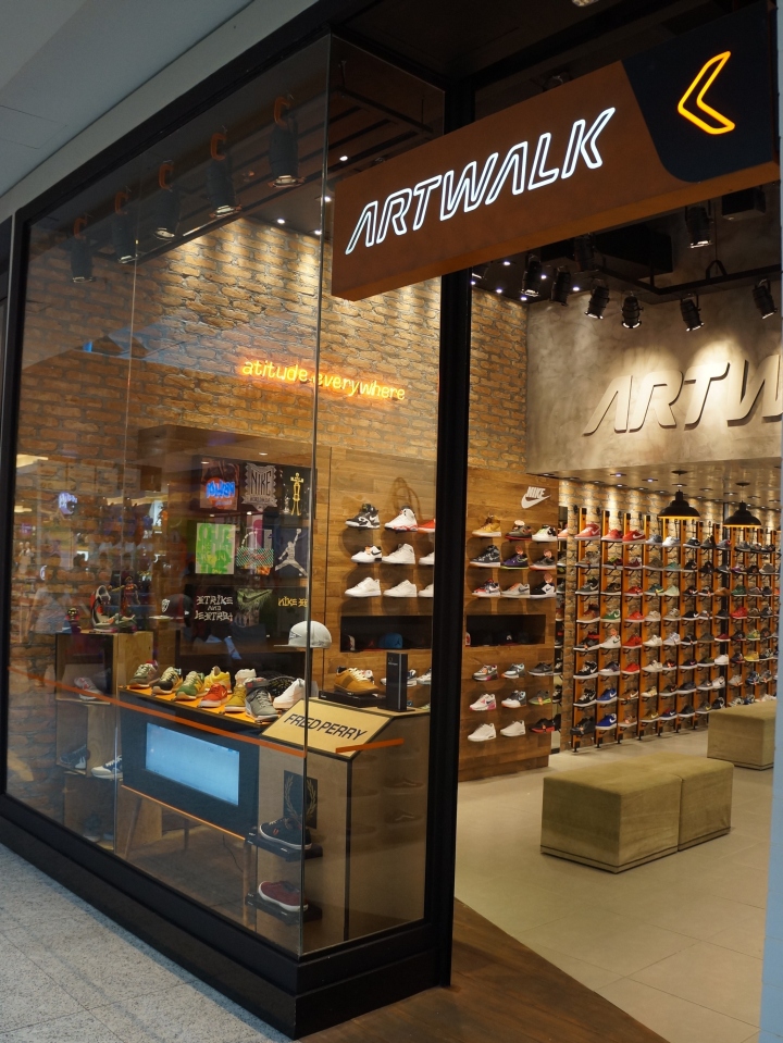 Оформление магазина фирменной спортивной обуви ARTWALK в Сан-Паулу