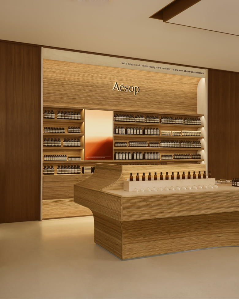 ассортимент Aesop shop-in-shop