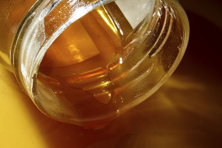 баночка с медом вблизи Golden Honey