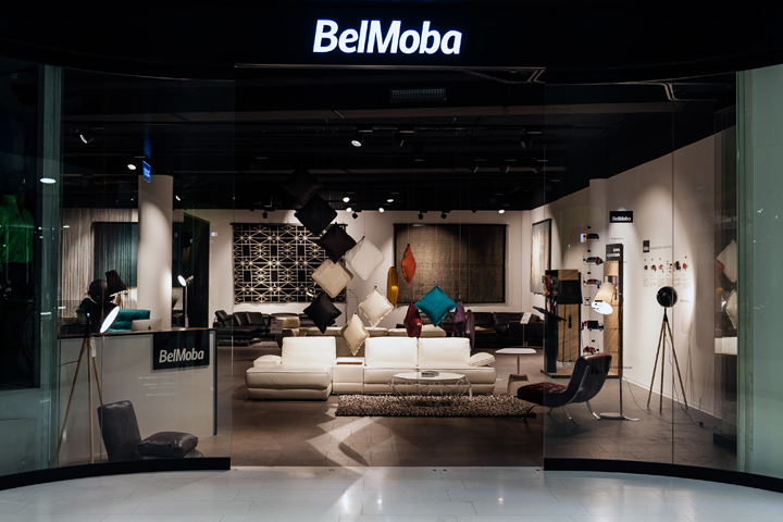 Центральный вход в магазин мебели BelMoba в Мюнхене