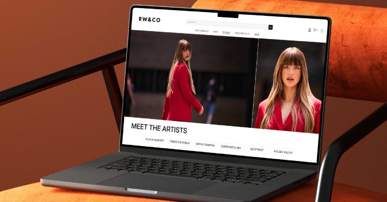 бренд RW&CO в ноутбуке