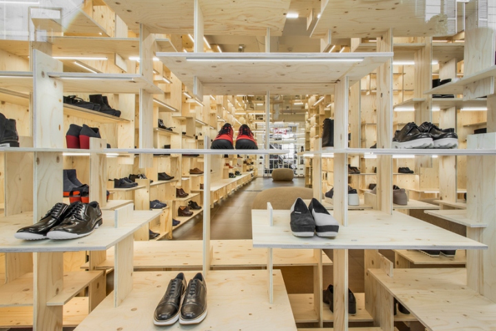 Изысканный дизайн интерьера обувного бутика бренда Camper в Милане