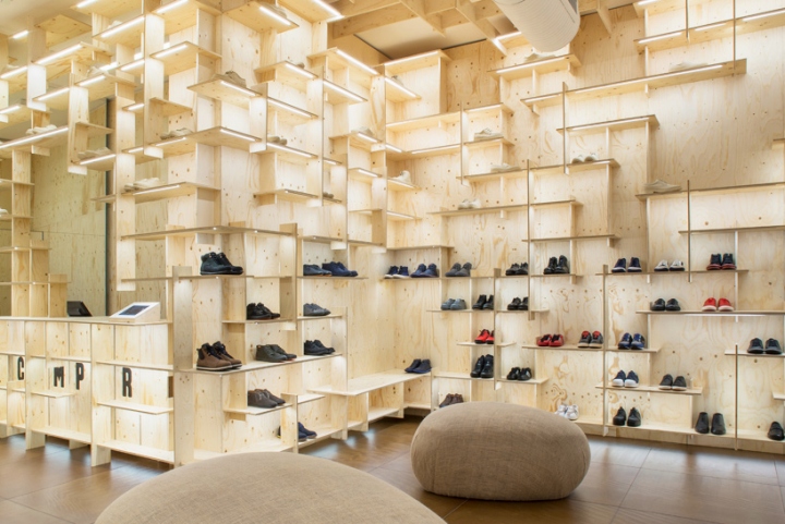Прекрасный дизайн интерьера обувного бутика бренда Camper в Милане