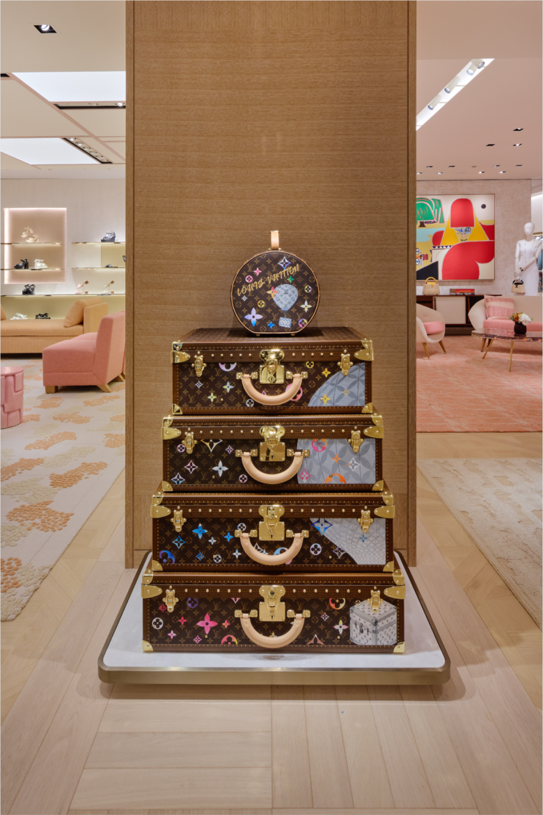 чемоданы разного размера Louis Vuitton store