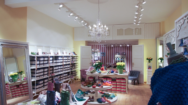 Дивный интерьер магазина обуви Deerberg Versand в Мюнстере